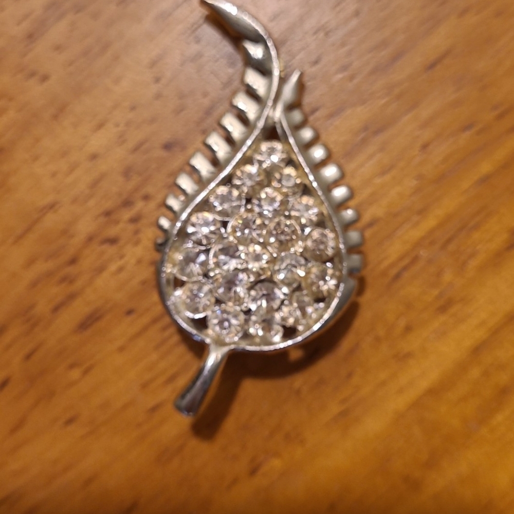Vintage Silver Color Sparkling Rhinestone Studded Stylized Leaf 2" Brooch